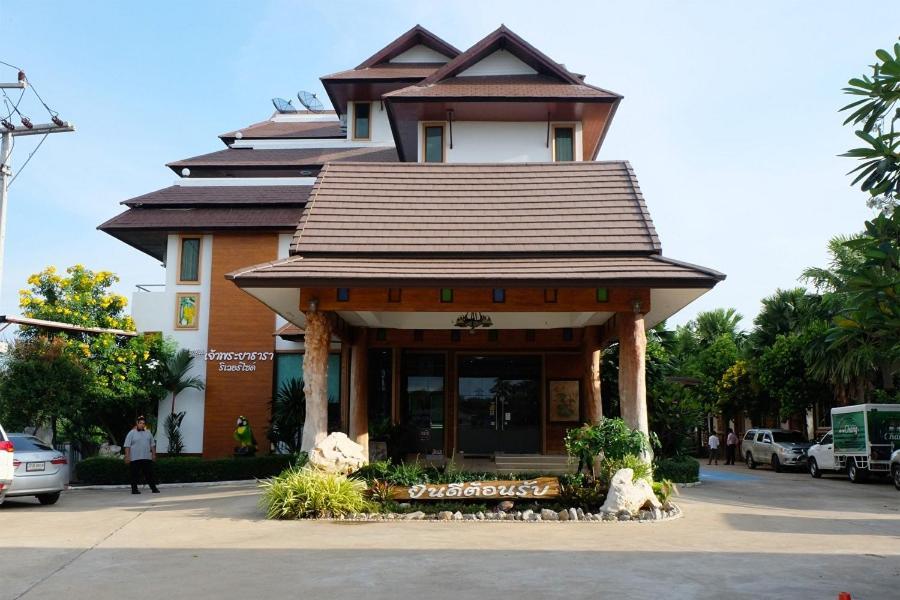 Chaophayathara Riverside Hotel Chainat Экстерьер фото