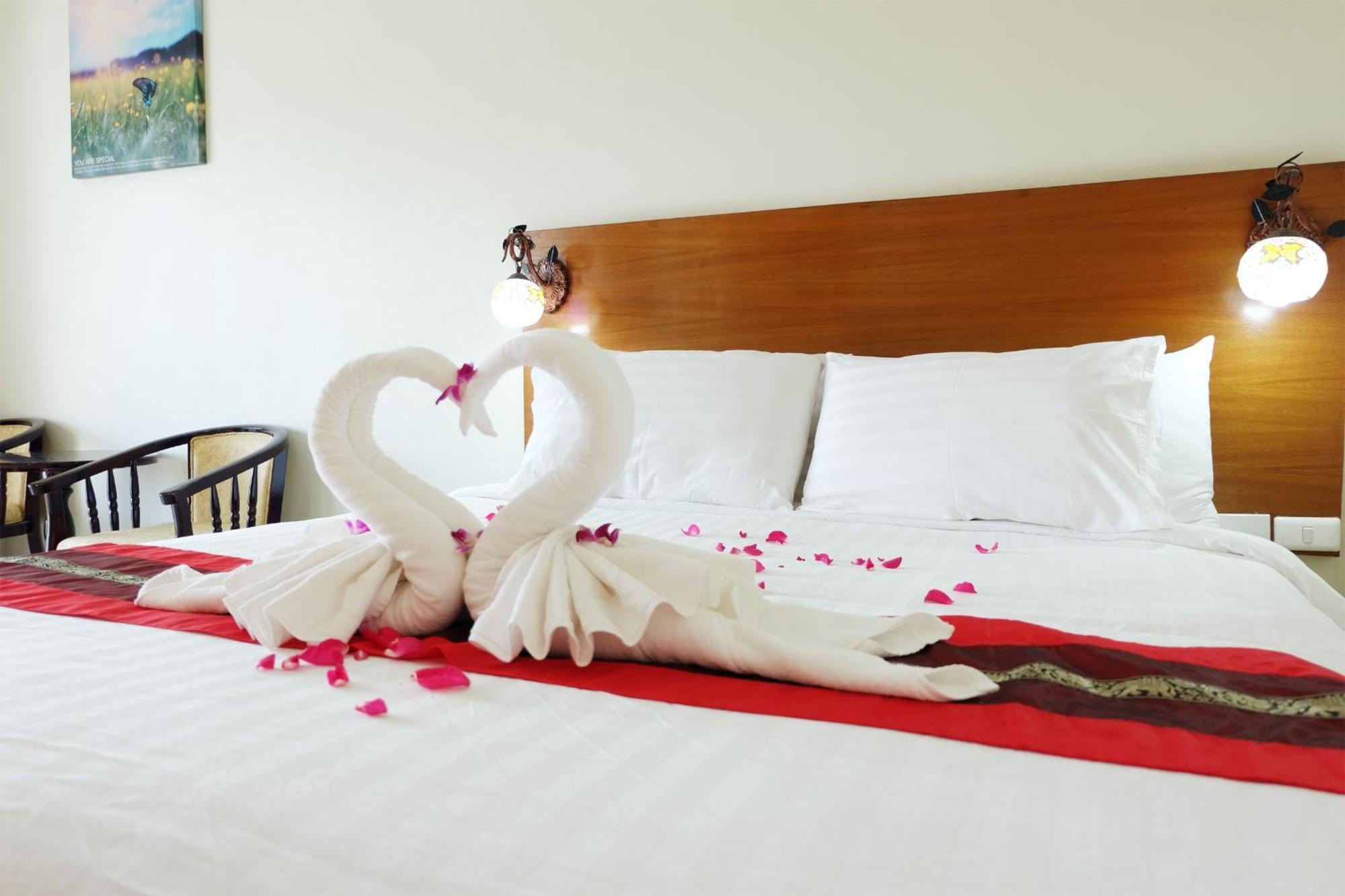 Chaophayathara Riverside Hotel Chainat Экстерьер фото