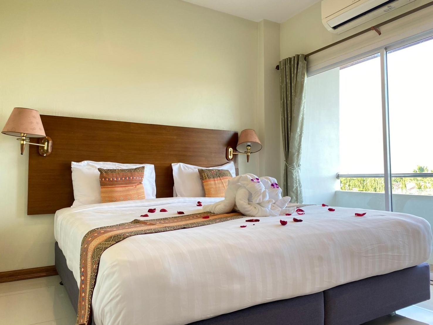 Chaophayathara Riverside Hotel Chainat Экстерьер фото